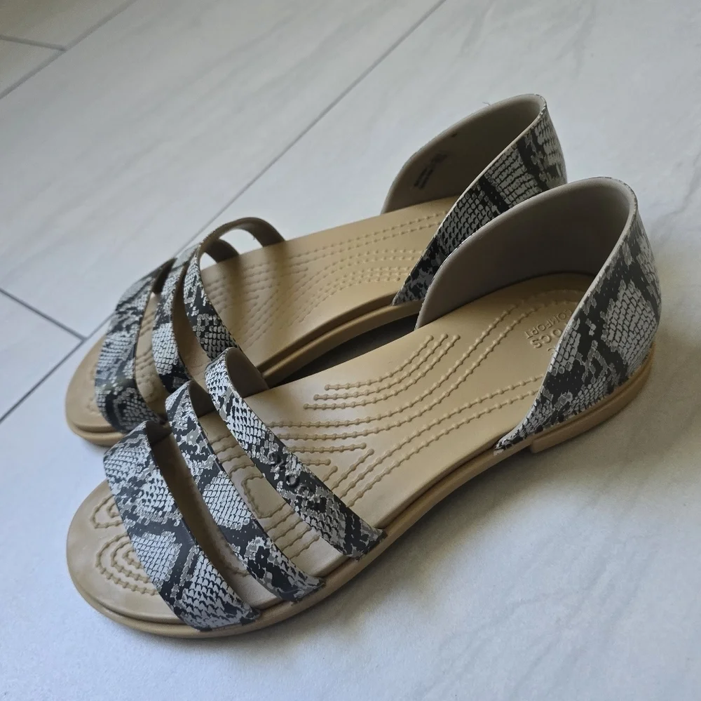 CROCS step out